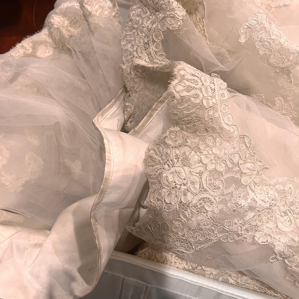 Essense of Australia Wedding Dress D1410 - Picture 10 of 11